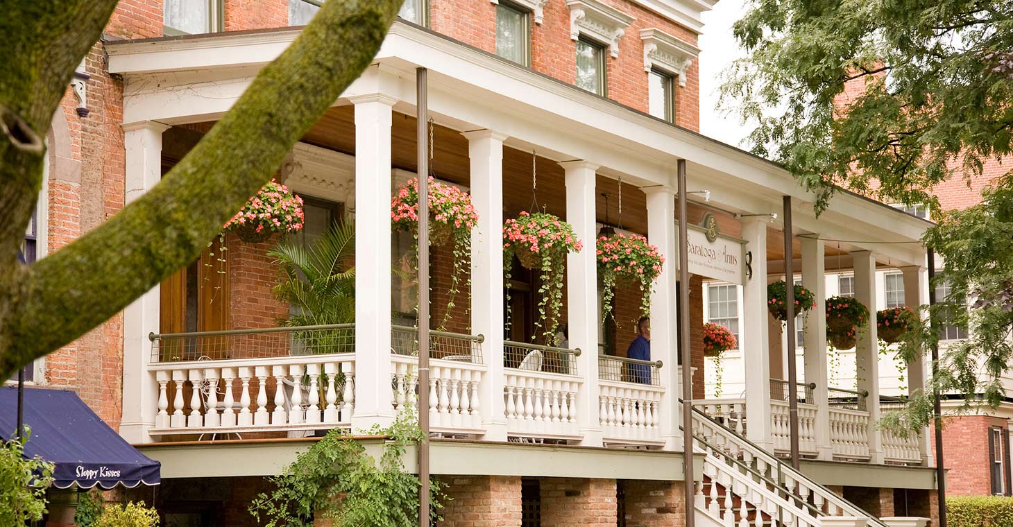 Saratoga Springs Inn front view