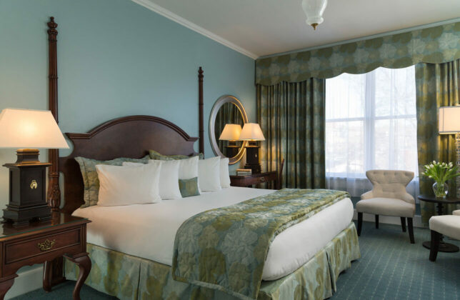 Saratoga, NY hotels with King rooms