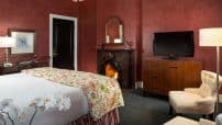 A Hotels in Saratoga, King room with fireplace
