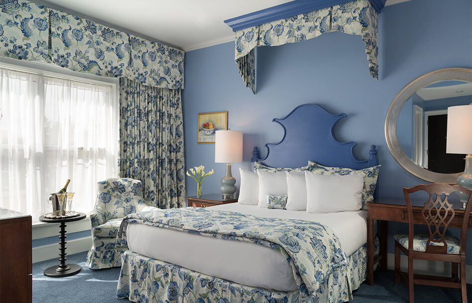 Queen Room at Saratoga Arms Hotel