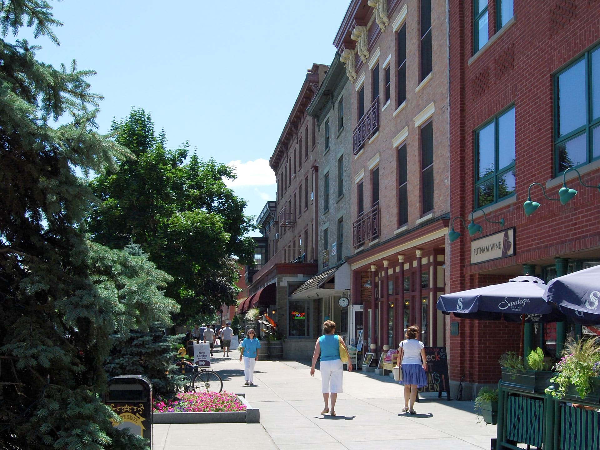 Saratoga Springs downtown shopping area