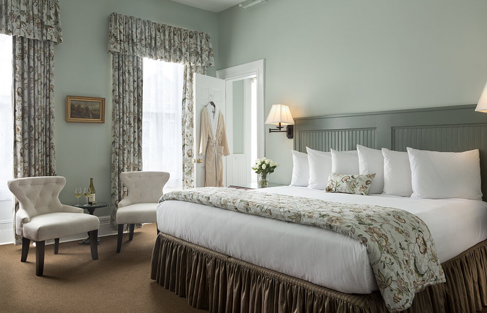 Room 201 bed - Luxury Lodging in Saratoga Springs, New York