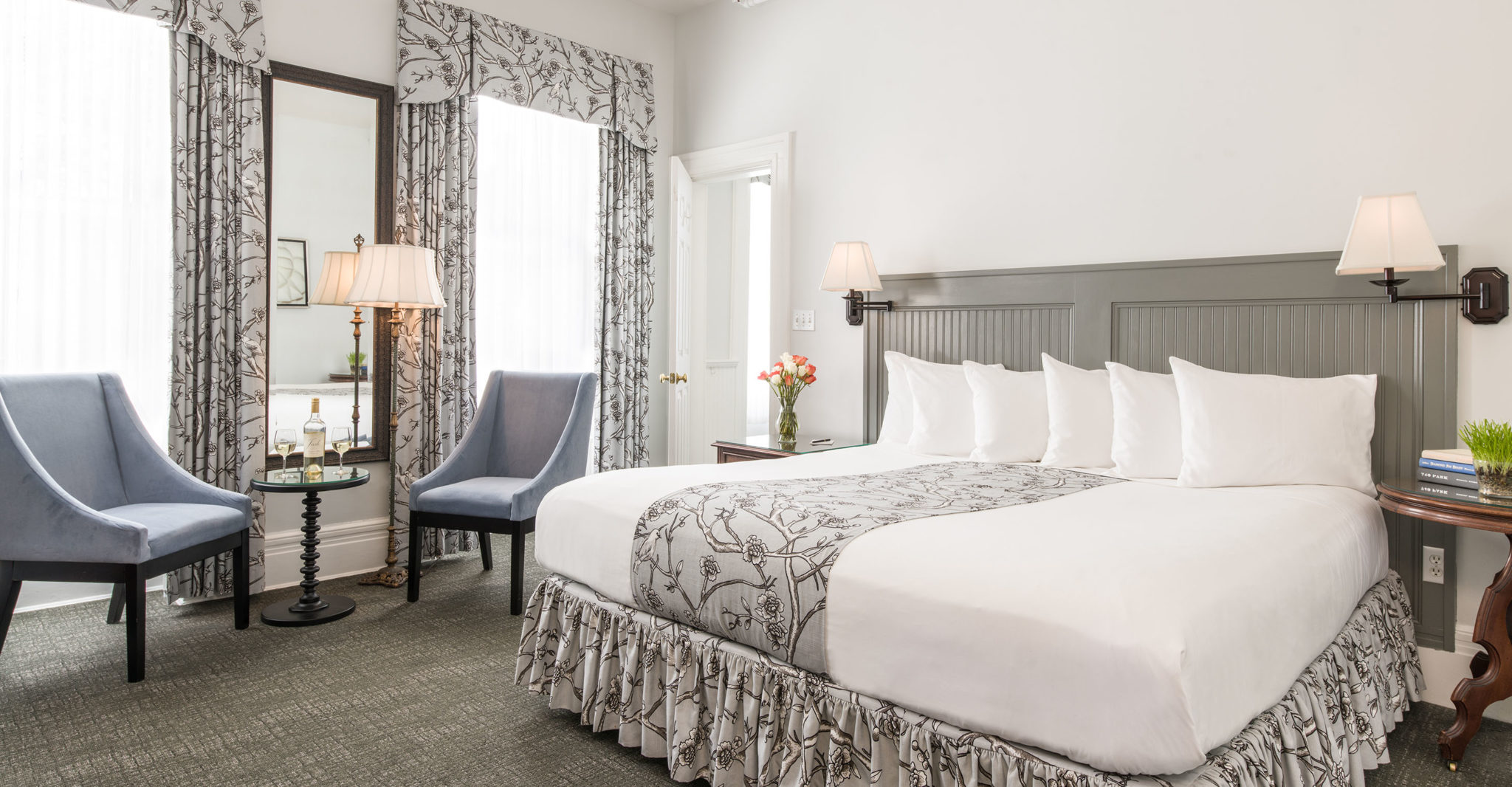 Junior Queen room at our Saratoga Springs NY hotel